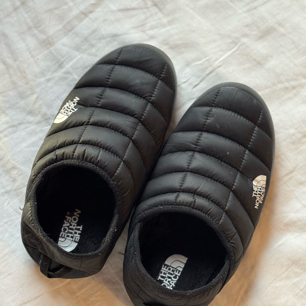 The North Face Black Quilted Slip-On Slippers
